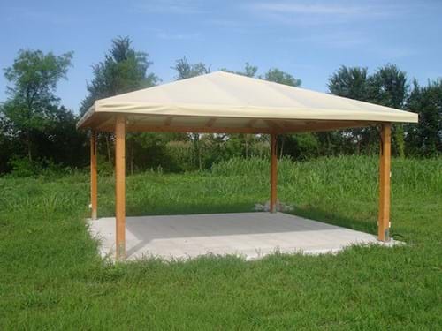 Gazebo esterno con copertura
